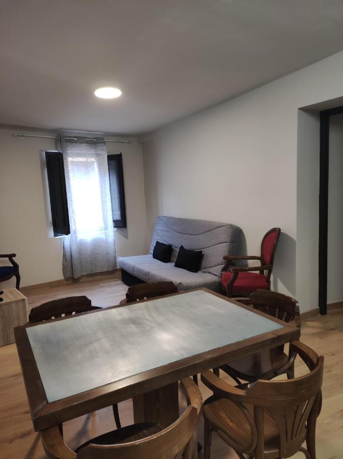 Apt 1 Acollidor Al Centre Historic De Vic Aptgarbi エクステリア 写真