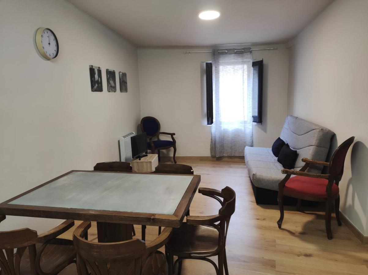 Apt 1 Acollidor Al Centre Historic De Vic Aptgarbi エクステリア 写真